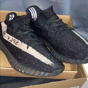 Black Yeezy 350s